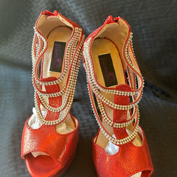Cleopatra Shoes - Cleopatra Red 6” Stilettos. Size 8. Silver Heel.